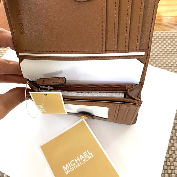 NWT authentic MK monogram billfold wallet vanilla - Picture 5 of 6